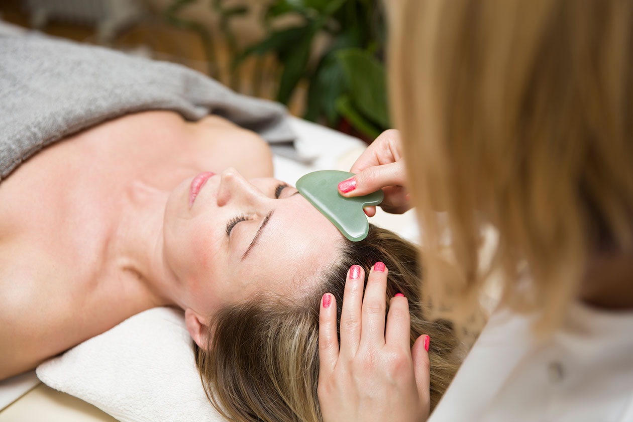 Gua Sha therapy in Elliniko – Reflexology Touch